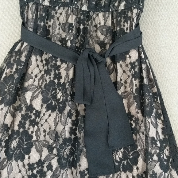 Femine Lace Express Dress - Picture 2 of 9